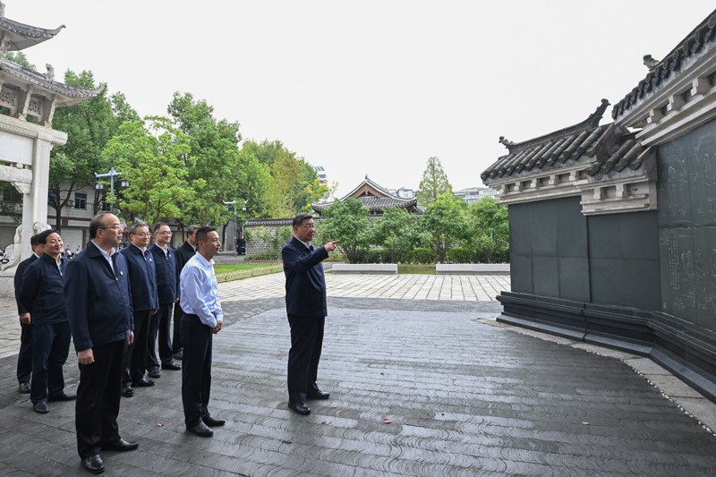 习近平在安徽考察时强调：发挥多重国家发展战略叠加优势 奋力谱写中国式现代化安徽篇章